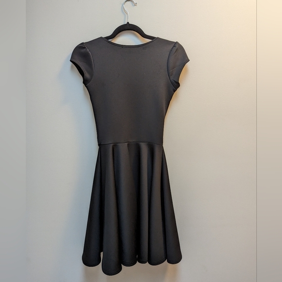 Black BOOHOO Dress - Picture 3 of 4